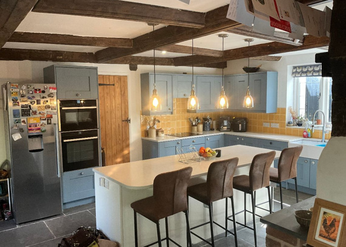 17. Kitchen (With Island), Kitchen (Coloured units), Kitchen (Modern), Kitchen (White units), Kitchen (Electric/Induction Hob)