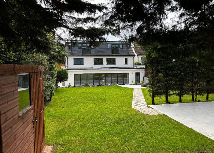 15. Garden (Rear, Large)