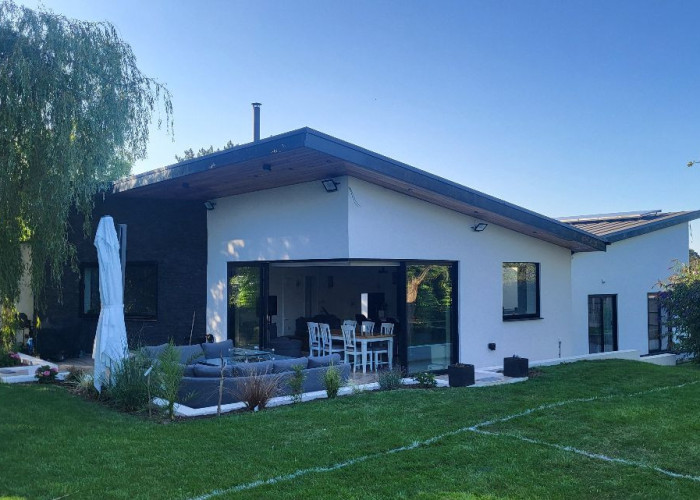 17. Patio / Veranda, Garden (Rear, Large)