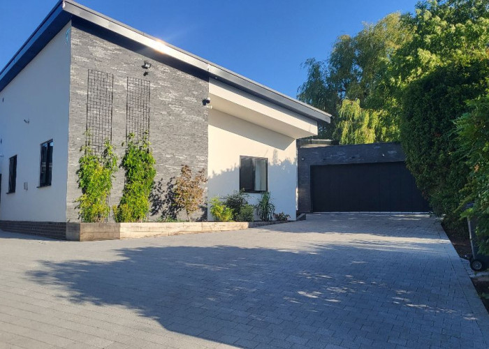 Ultra Contemporary New Build Bungalow For Filming