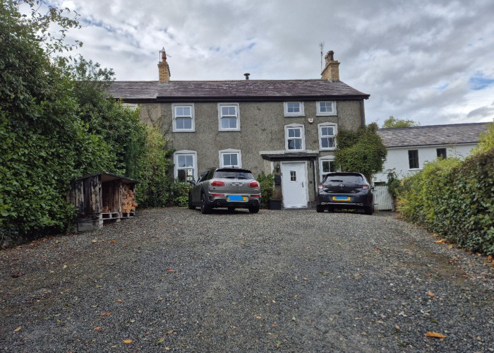 Victorian Three Storey Semi Detached Home For Filming