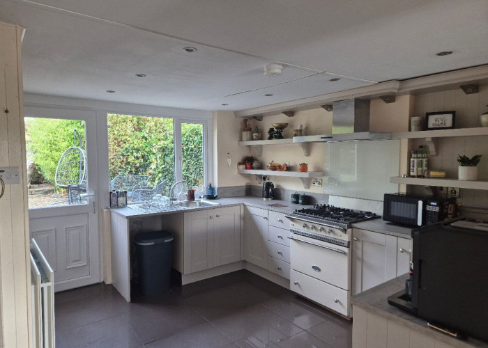 13. Kitchen (White units), Kitchen (Gas Hob)