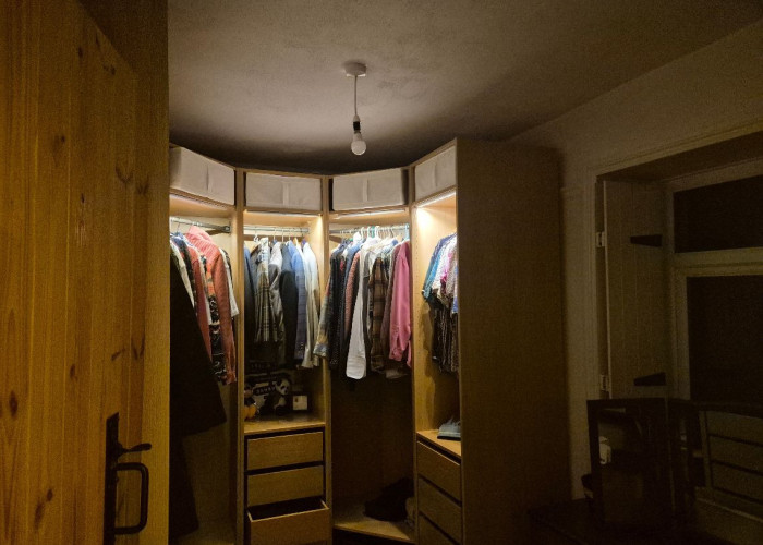 28. Dressing Room/Walk-in Wardrobe