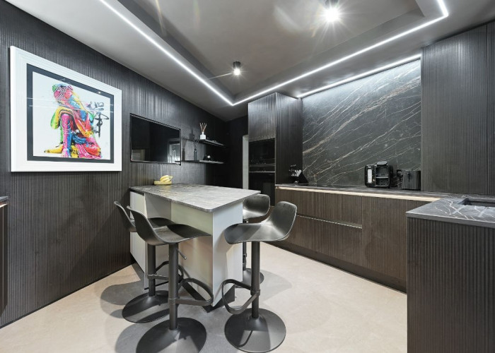 4. Kitchen (With Island), Kitchen (Coloured units), Kitchen (Modern), Kitchen (Electric/Induction Hob)