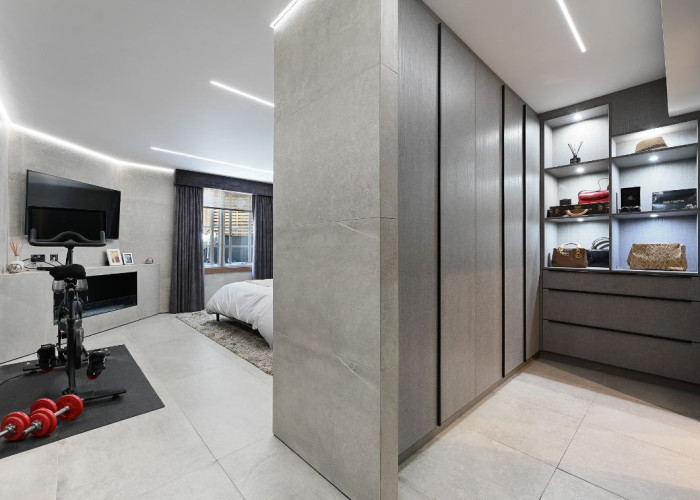 20. Dressing Room/Walk-in Wardrobe