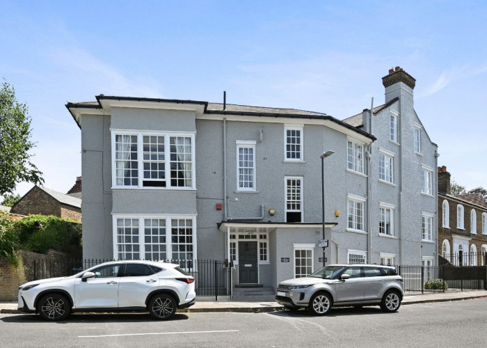 Exquisitely Refurbished Three Bedroom Home For Filming