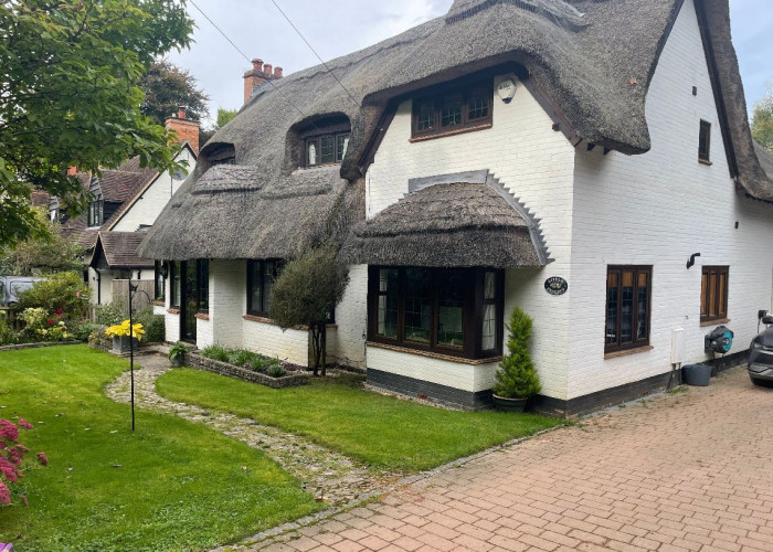 Thatched Cottage In Berkshire For Filming