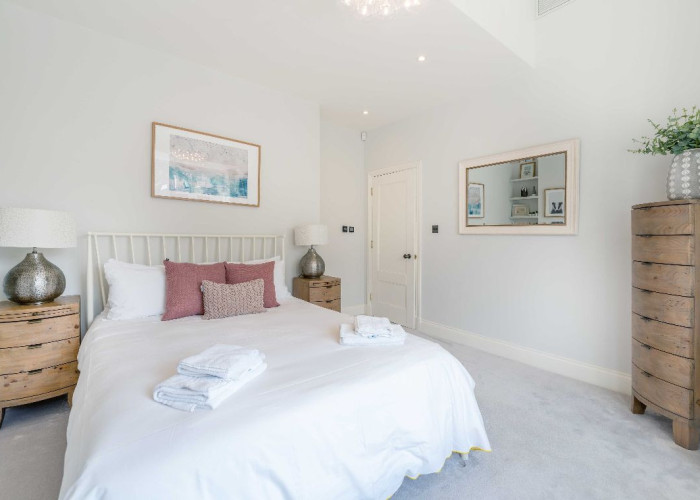 24. Bedroom (Double)