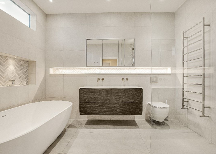 19. Bathroom (Large), Bathroom (Roll Top), Bathroom (2 sinks), Bathroom (Shower and bath)