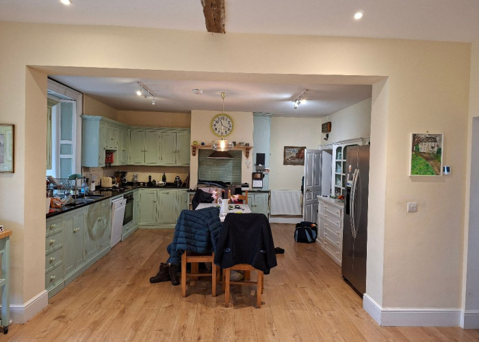 10. Kitchen (Coloured units), Kitchen (Modern), Kitchen With Table