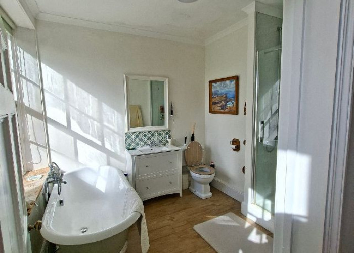 32. Bathroom (Roll Top), Bathroom (Shower and bath)