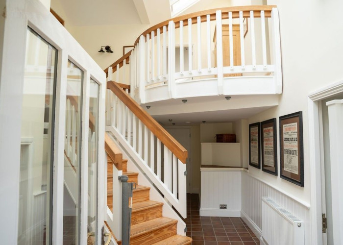 20. Landing, Stairway