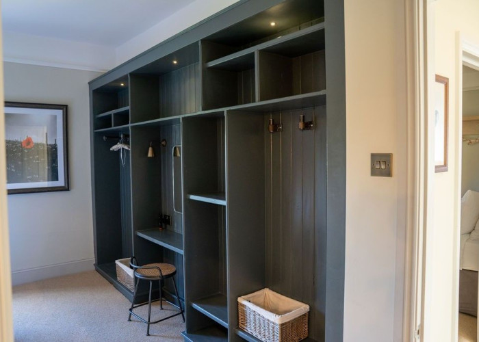 42. Dressing Room/Walk-in Wardrobe