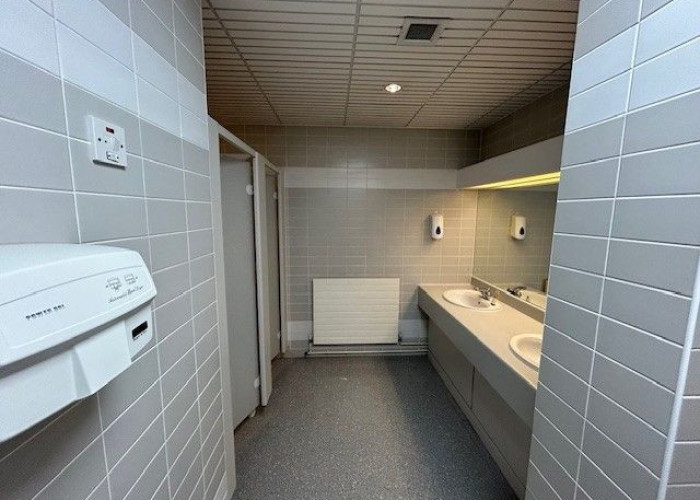 16. Toilet