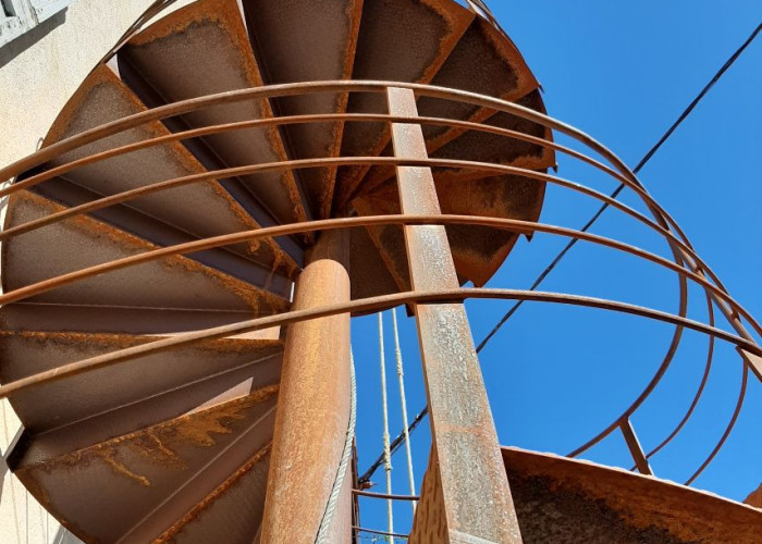 34. Staircase (Spiral)