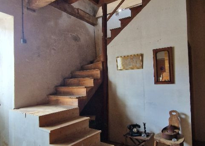 31. Stairway / Staircase