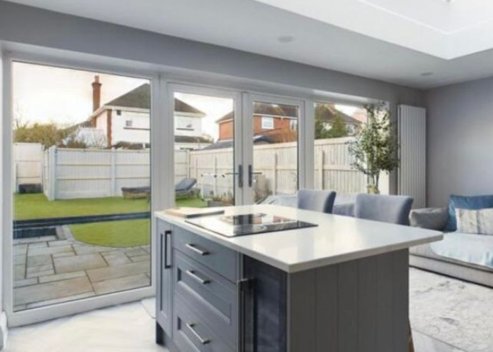 8. Kitchen (With Island), Kitchen (Coloured units), Kitchen (Modern), Kitchen (Electric/Induction Hob)