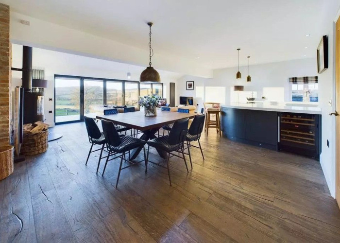 4. Kitchen (Coloured units), Kitchen (Modern), Kitchen With Table, Kitchen (Electric/Induction Hob)