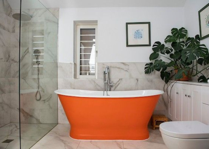 22. Bathroom (Large), Bathroom (Roll Top), Bathroom (Shower and bath)