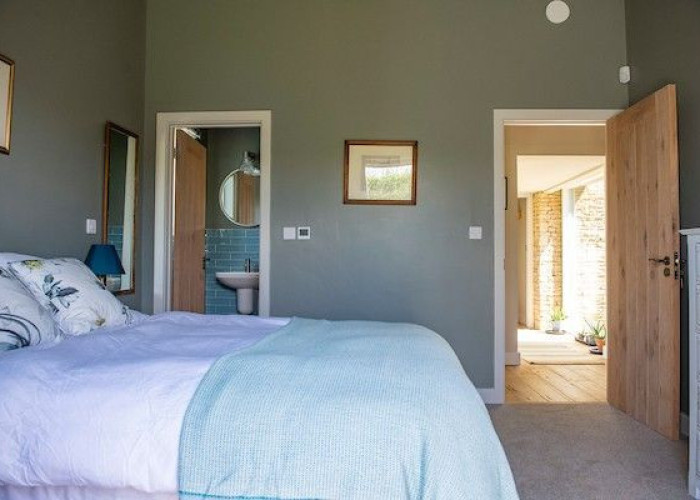 20. Bedroom (Master/En-Suite)