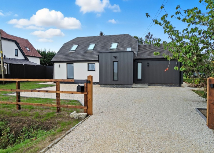 Stylish Five Bedroom Home For Filming
