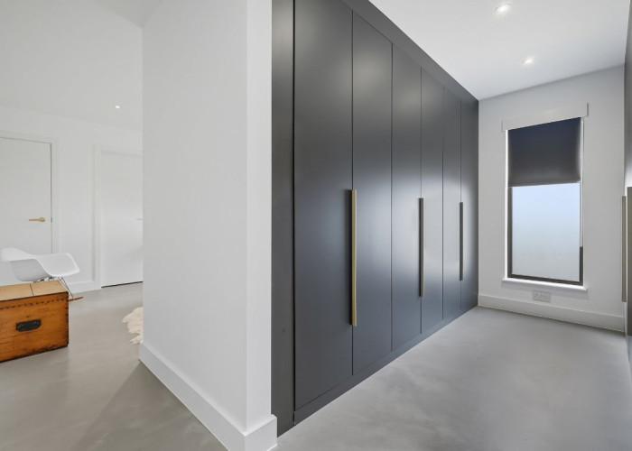 26. Dressing Room/Walk-in Wardrobe