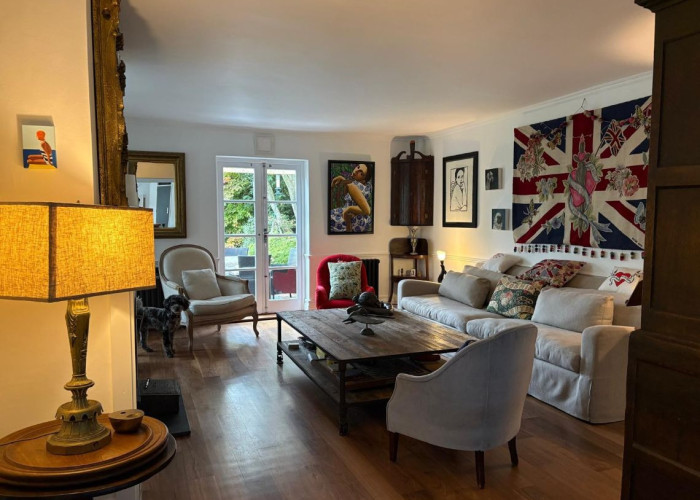 Bright Cosy Home For Filming