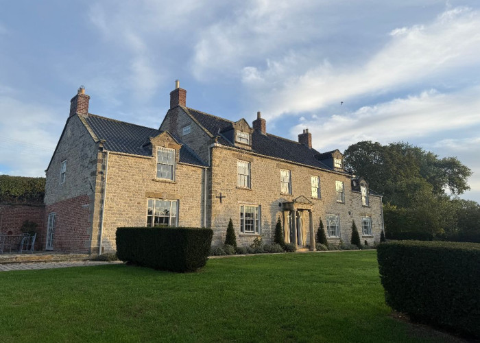 Large Home On 12 Acres Of Land For Filming