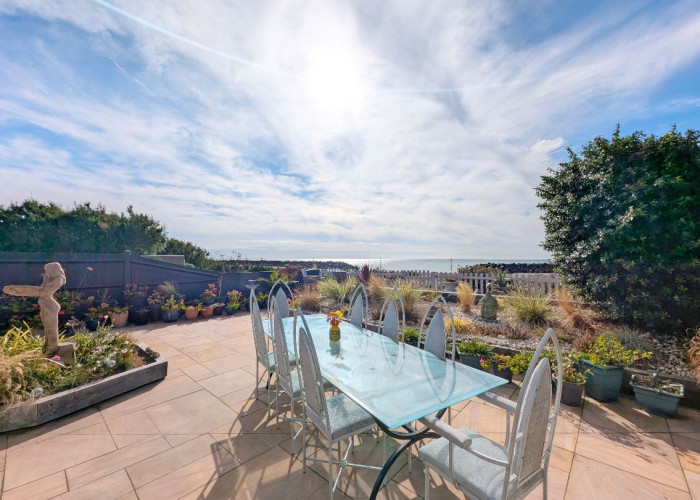 26. Sea / Beach View, Patio / Veranda