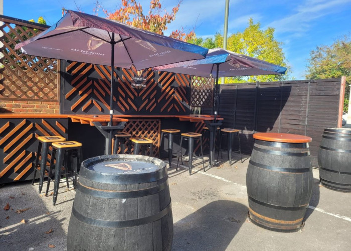 17. Patio / Veranda, Beer Garden