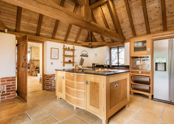 10. Kitchen (With Island), Kitchen (Wooden Units), Kitchen (Modern), Kitchen With Table, Kitchen (Electric/Induction Hob)