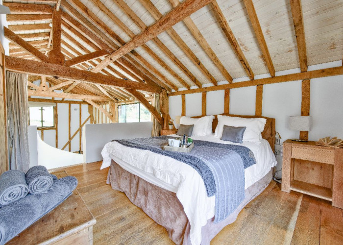 16. Bedroom (Master/En-Suite)
