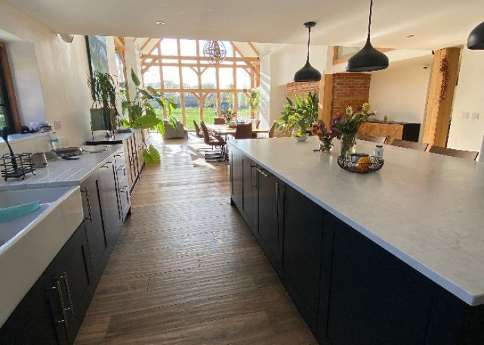 6. Kitchen (With Island), Kitchen (Coloured units), Kitchen (Modern), Kitchen With Table, Kitchen (Electric/Induction Hob)