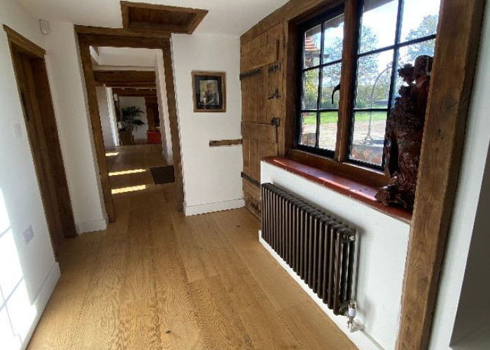 16. Landing, Hallway