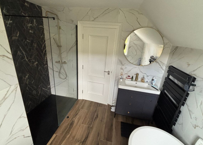 35. Bathroom (Roll Top), Bathroom (Shower and bath)