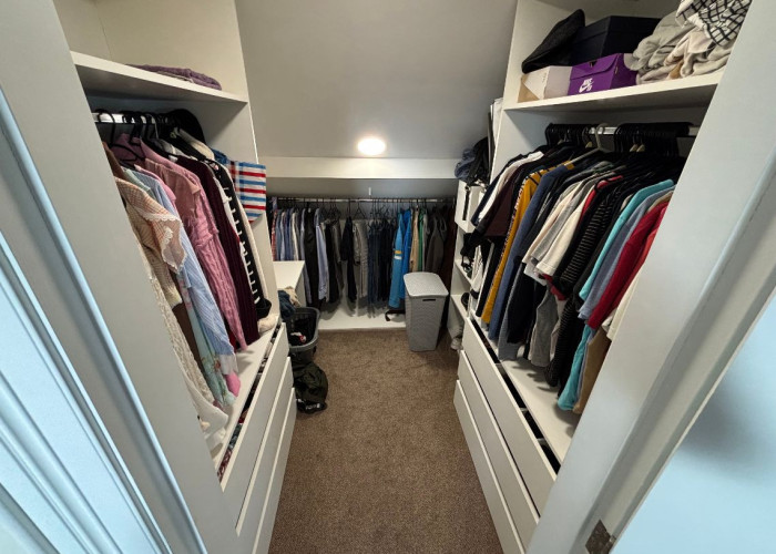 40. Dressing Room/Walk-in Wardrobe