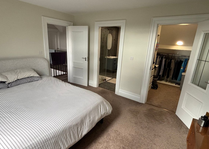 39. Bedroom (Master/En-Suite)