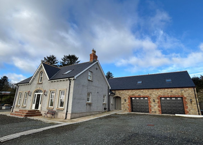 4. Driveway, Garage (treble+), Coronavirus-Friendly