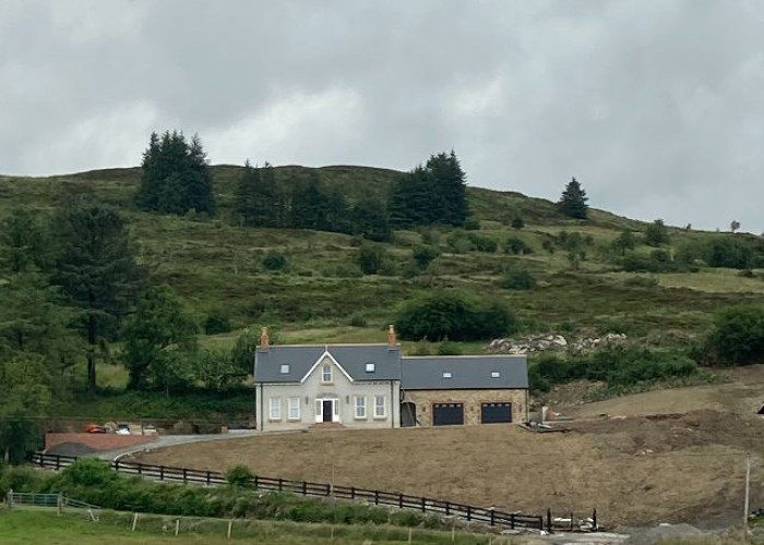 Countryside Home With Scenic Views For Filming