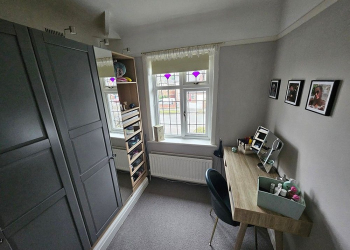 17. Dressing Room/Walk-in Wardrobe