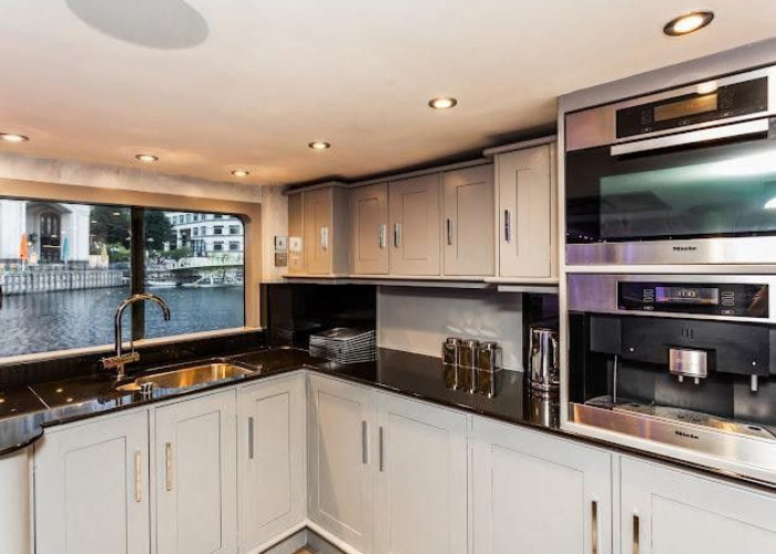 7. Kitchen (White units), Kitchen (Electric/Induction Hob)