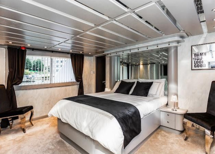 13. Bedroom (Double)