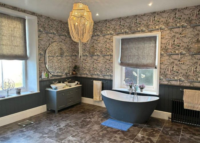 24. Bathroom (Large), Bathroom (Roll Top), Bathroom (2 sinks)