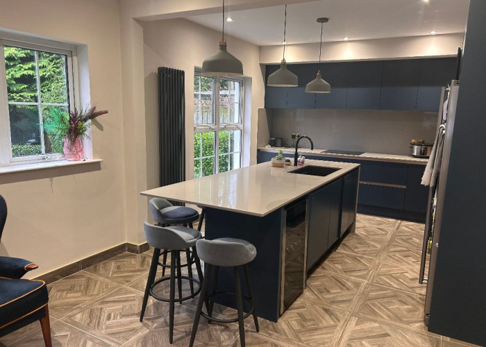 7. Kitchen (With Island), Kitchen (Coloured units), Kitchen (Modern), Kitchen With Table, Kitchen (Electric/Induction Hob)