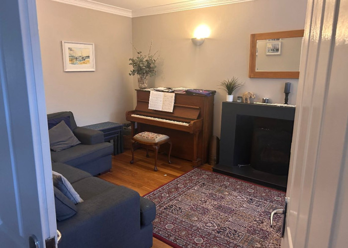 4. Livingroom, Piano
