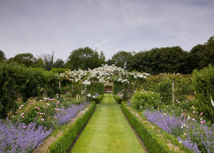 25. Formal Gardens, Garden (Rear, Large)
