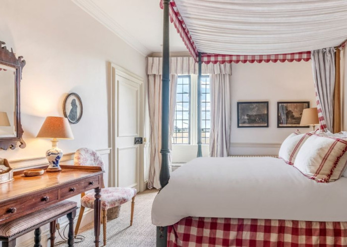 24. Bedroom (Double)