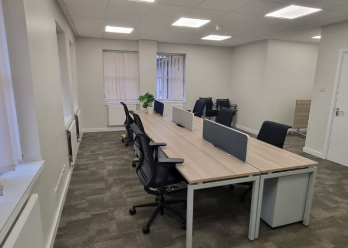 Third Floor Floor Office Space With Kitchen For Filming