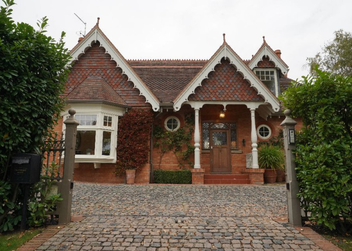 Victorian Coach House For Filming