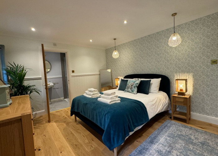 9. Bedroom (Master/En-Suite)